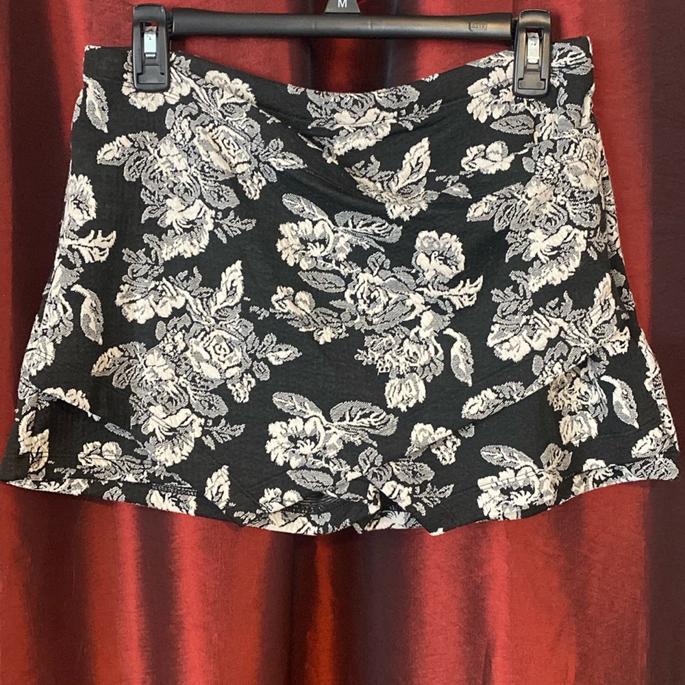 Floral jacquard skort